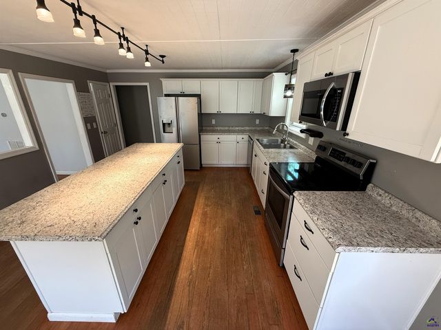406 Mt Zion Rd, Bonaire, GA 31005