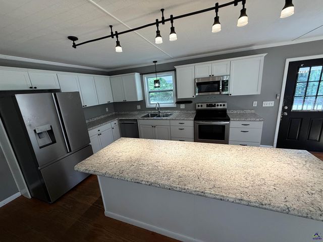 406 Mt Zion Rd, Bonaire, GA 31005