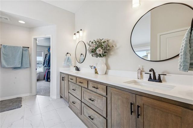 9018 N Denver Avenue, Kansas City, MO 64156