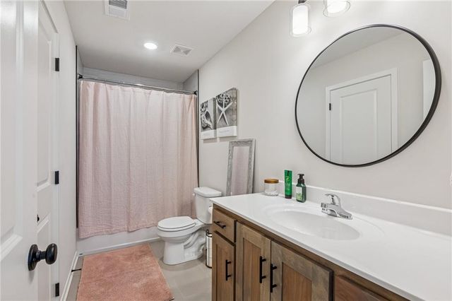 9018 N Denver Avenue, Kansas City, MO 64156