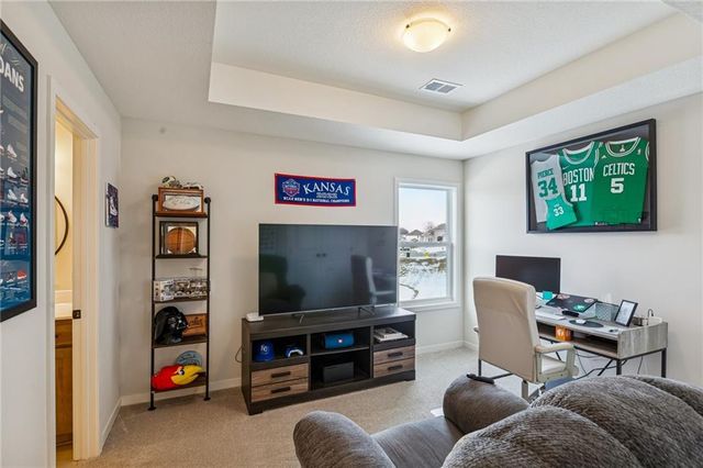 9018 N Denver Avenue, Kansas City, MO 64156