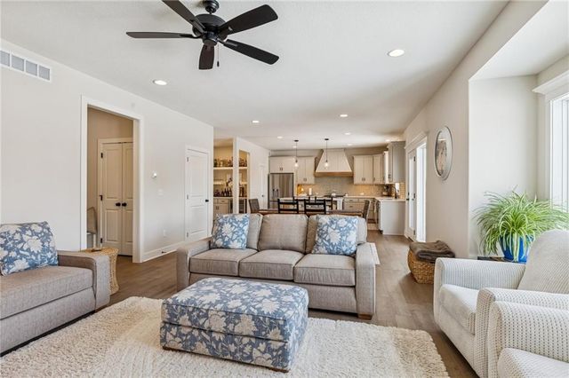 9018 N Denver Avenue, Kansas City, MO 64156