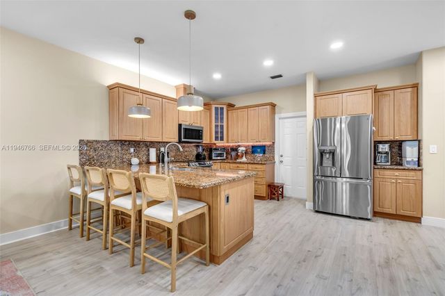 8781 NW 148th Ter, Miami Lakes, FL 33018