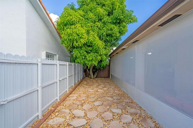 8781 NW 148th Ter, Miami Lakes, FL 33018