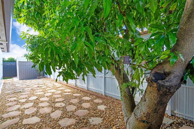 8781 NW 148th Ter, Miami Lakes, FL 33018