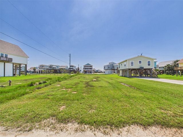 12886 Jean Lafitte Drive, Freeport, TX 77541