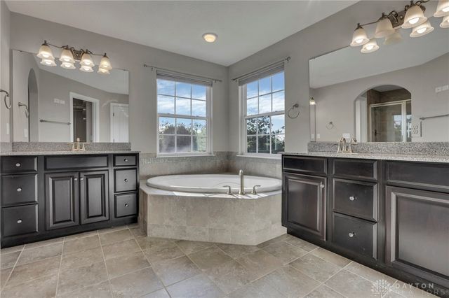 10500 Wallingsford Circle, Dayton, OH 45458