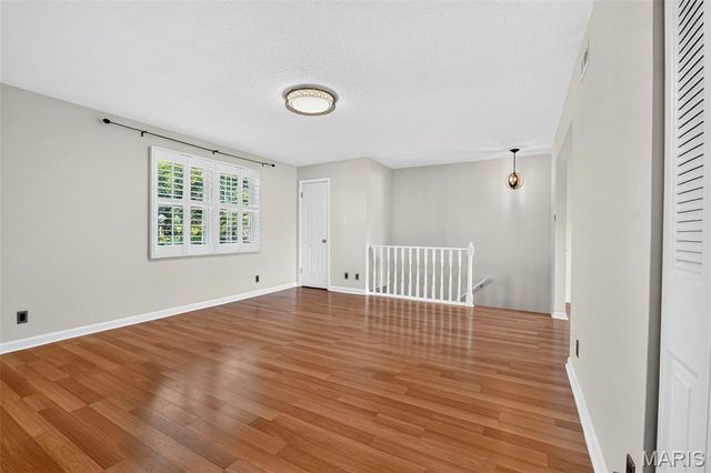 1729 Canary Cove, Brentwood, MO 63144