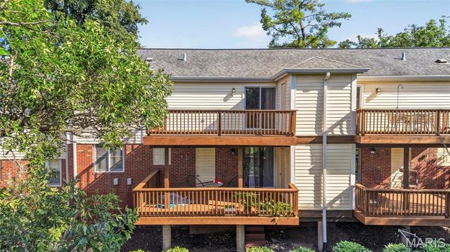 1729 Canary Cove, Brentwood, MO 63144