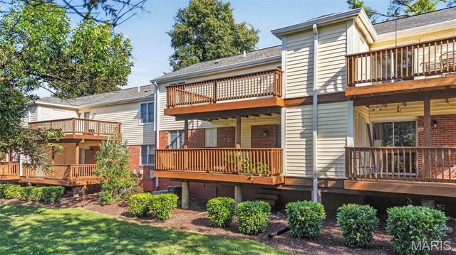 1729 Canary Cove, Brentwood, MO 63144