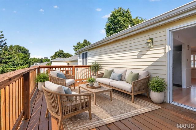 1729 Canary Cove, Brentwood, MO 63144
