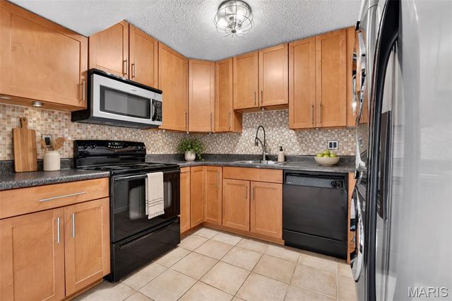 1729 Canary Cove, Brentwood, MO 63144