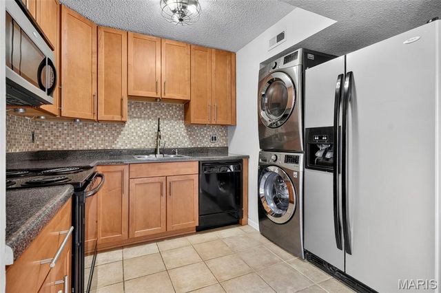 1729 Canary Cove, Brentwood, MO 63144