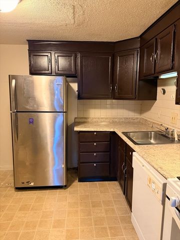 345 Hildreth St 14, Lowell, MA 01850