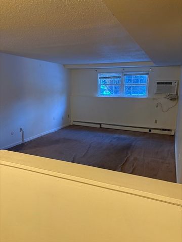 345 Hildreth St 14, Lowell, MA 01850