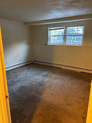 345 Hildreth St 14, Lowell, MA 01850