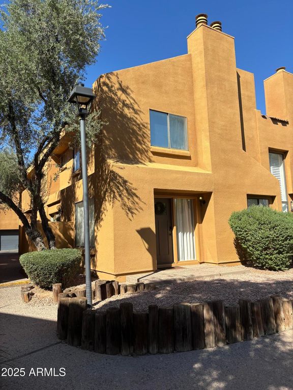 11 E LA DIOSA Drive, Tempe, AZ 85282