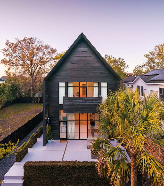 Image 1 of property listing at 124 Grove Street, Charleston, SC 29403