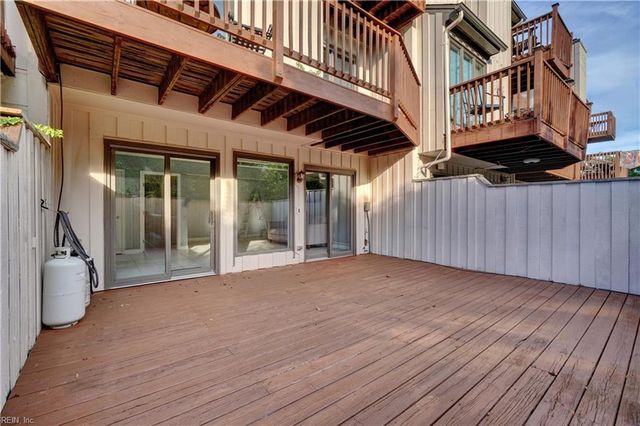 22 Sandie Point LN, Portsmouth, VA 23701