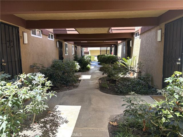 1030 W MacArthur Boulevard 38, Santa Ana, CA 92707