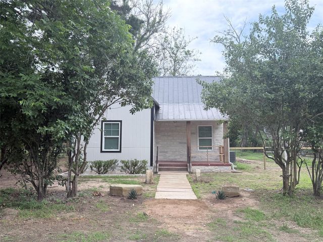 403 Taylor ST, Smithville, TX 78957