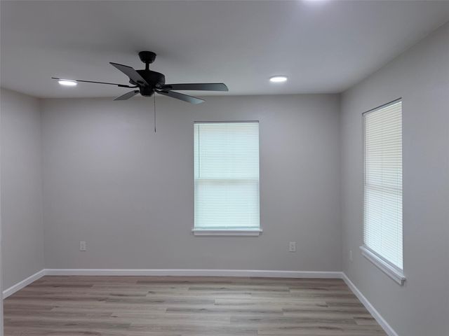 403 Taylor ST, Smithville, TX 78957