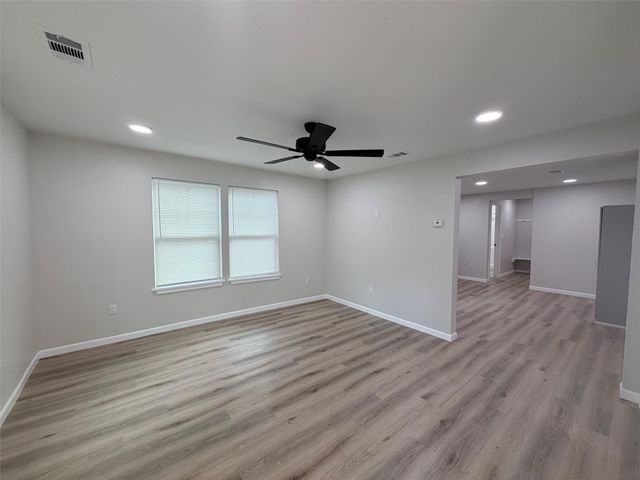 403 Taylor ST, Smithville, TX 78957