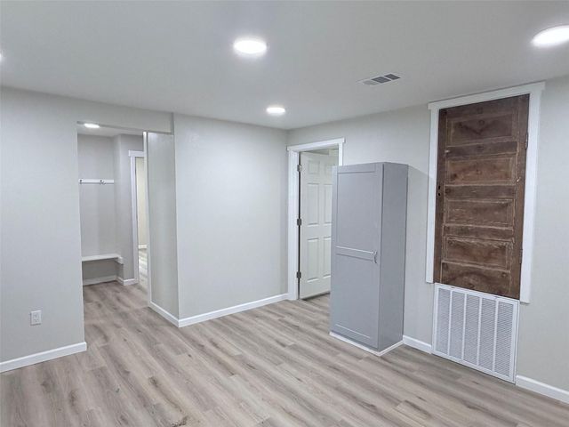 403 Taylor ST, Smithville, TX 78957