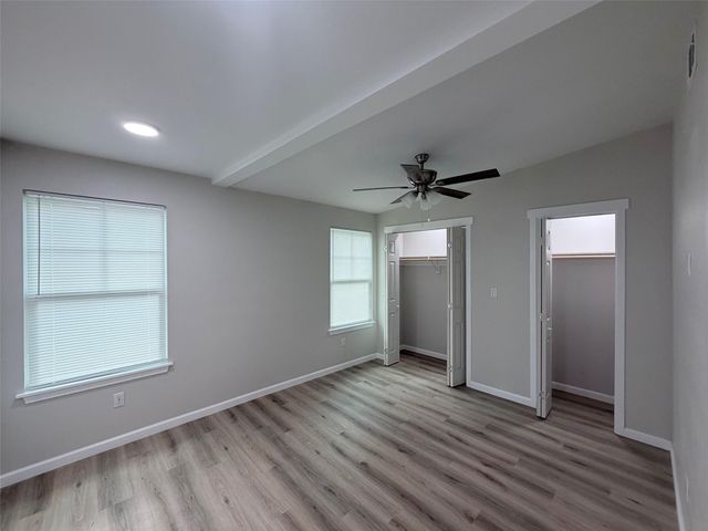 403 Taylor ST, Smithville, TX 78957