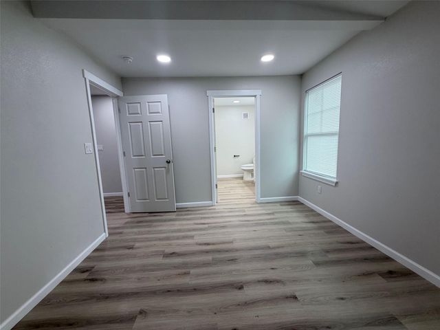 403 Taylor ST, Smithville, TX 78957