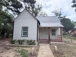 403 Taylor ST, Smithville, TX 78957