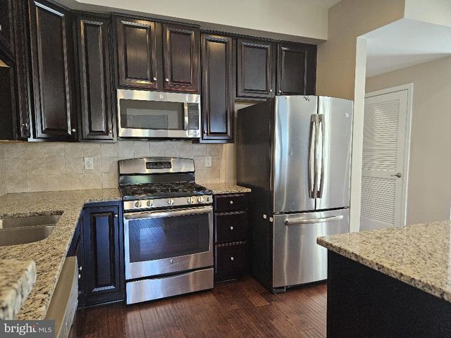 11 SUNDANCE DR, Hamilton, NJ 08619