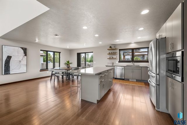 7601 S Ridgestone Dr Drive, Sioux Falls, SD 57108
