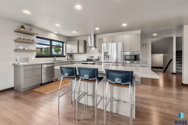 7601 S Ridgestone Dr Drive, Sioux Falls, SD 57108