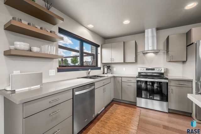 7601 S Ridgestone Dr Drive, Sioux Falls, SD 57108
