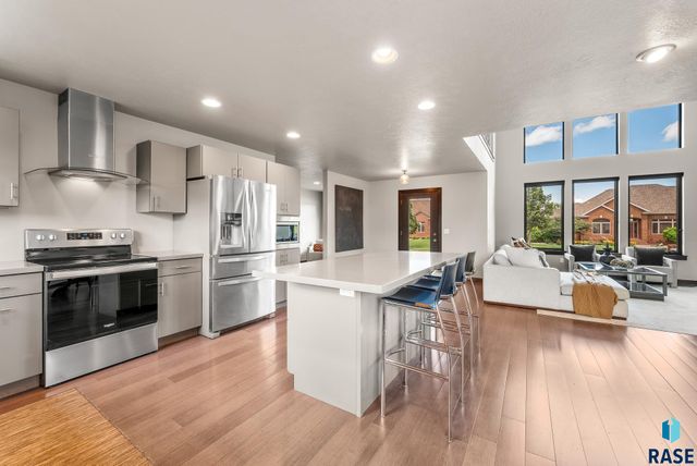 7601 S Ridgestone Dr Drive, Sioux Falls, SD 57108
