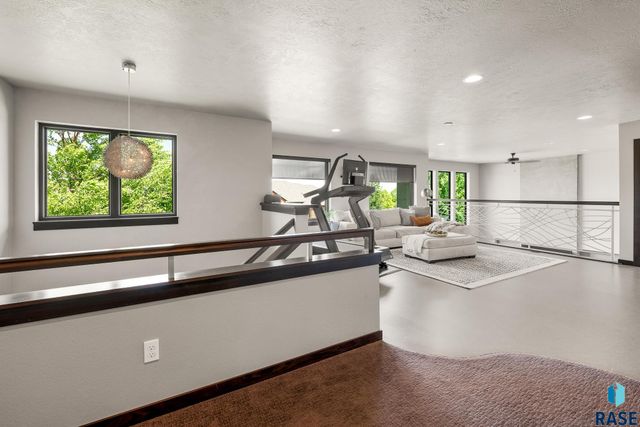 7601 S Ridgestone Dr Drive, Sioux Falls, SD 57108