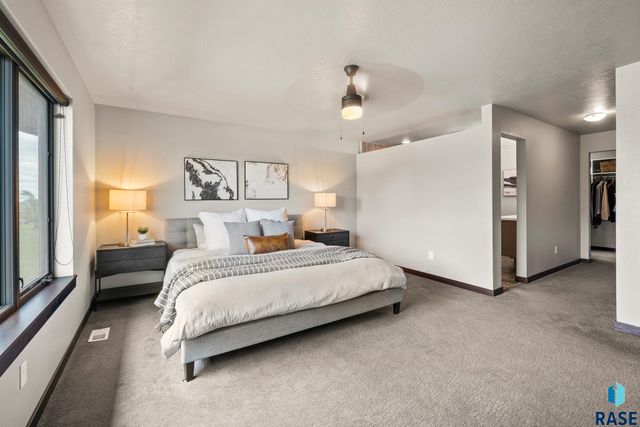 7601 S Ridgestone Dr Drive, Sioux Falls, SD 57108