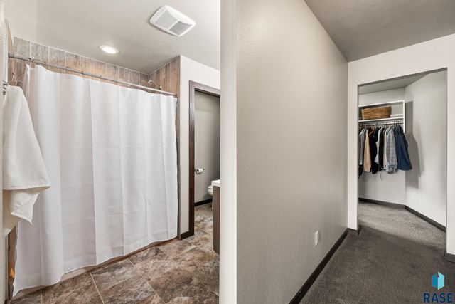 7601 S Ridgestone Dr Drive, Sioux Falls, SD 57108