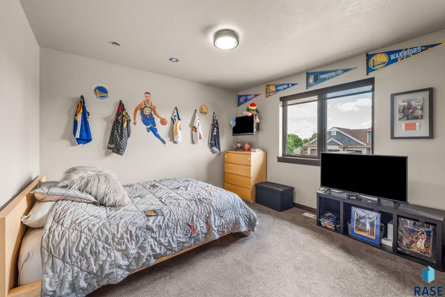 7601 S Ridgestone Dr Drive, Sioux Falls, SD 57108