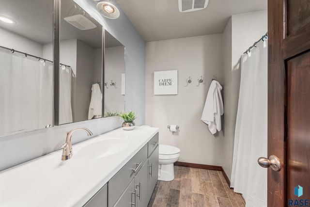 7601 S Ridgestone Dr Drive, Sioux Falls, SD 57108