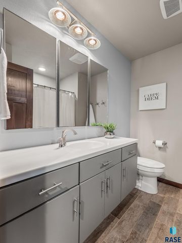 7601 S Ridgestone Dr Drive, Sioux Falls, SD 57108