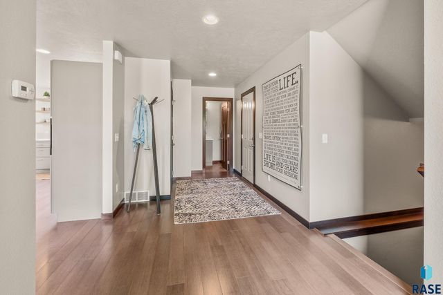 7601 S Ridgestone Dr Drive, Sioux Falls, SD 57108