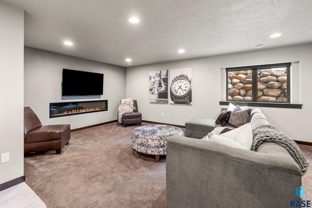 7601 S Ridgestone Dr Drive, Sioux Falls, SD 57108