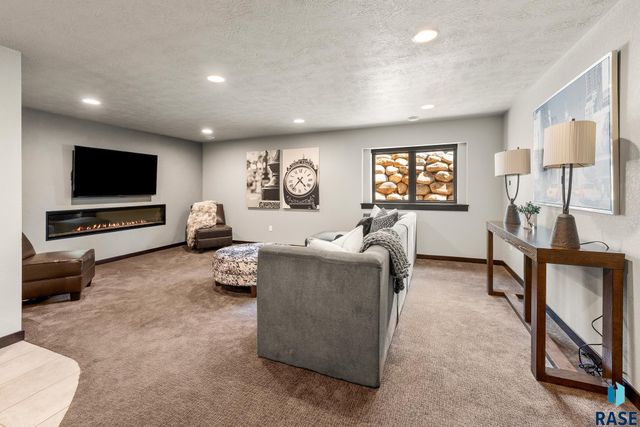 7601 S Ridgestone Dr Drive, Sioux Falls, SD 57108