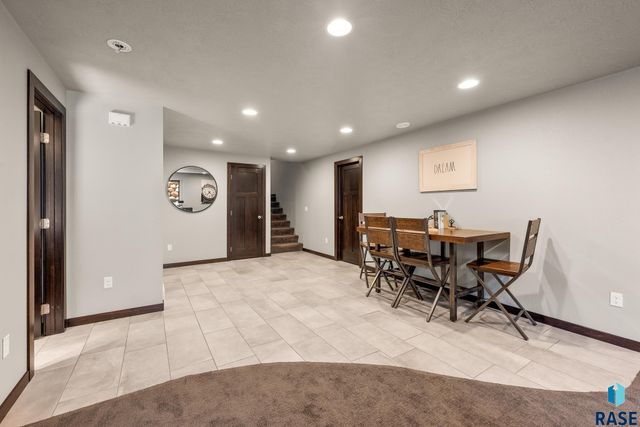 7601 S Ridgestone Dr Drive, Sioux Falls, SD 57108