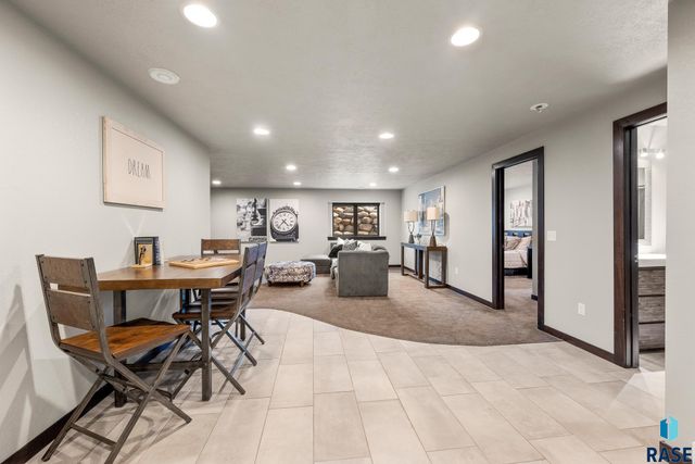 7601 S Ridgestone Dr Drive, Sioux Falls, SD 57108