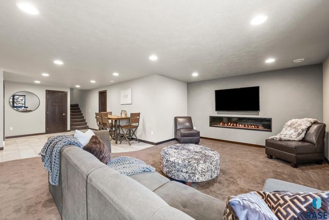 7601 S Ridgestone Dr Drive, Sioux Falls, SD 57108