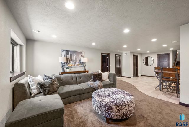 7601 S Ridgestone Dr Drive, Sioux Falls, SD 57108