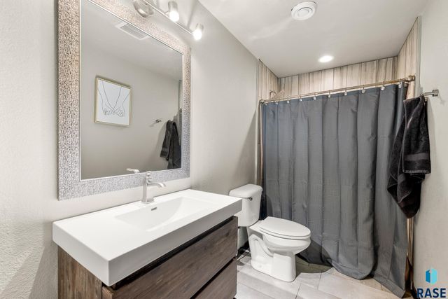 7601 S Ridgestone Dr Drive, Sioux Falls, SD 57108